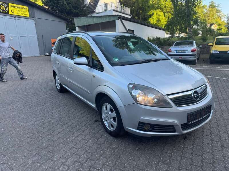 Silber Gebraucht 2007 Opel Zafira Cosmo Van / Kleinbus | 2.999 € (Fairer Preis) - Bild 1/4