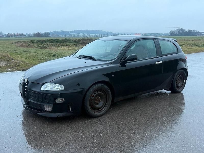 Schwarz Gebraucht 2001 Alfa Romeo 147 Kleinwagen | 300 € (Superpreis) - Bild 1/4