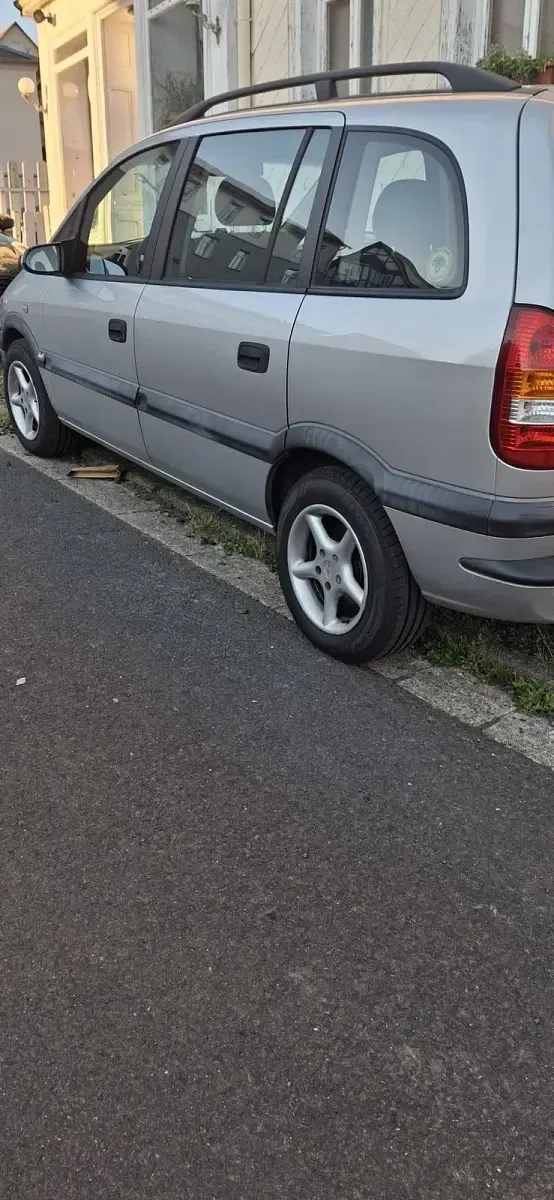 Gebraucht Opel Zafira 125 PS (91 kW) 2000 Silber Van / Kleinbus