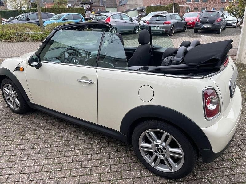 Gebraucht Mini Cooper Cabriolet 122 PS (89 kW) 2012 Weiß Cabrio