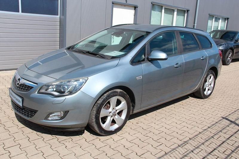 Usata Opel Astra Design Edition 95 CV (69 kW) 2011 Argento Station wagon