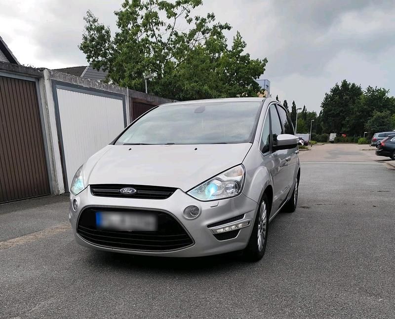 Silber Gebraucht 2011 Ford S-MAX Titanium Van / Kleinbus | 4.499 € (Superpreis) - Bild 1/4