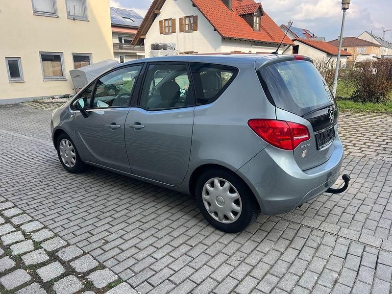 Gebraucht Opel Meriva Edition 120 PS (88 kW) 2011 Silber Van / Kleinbus