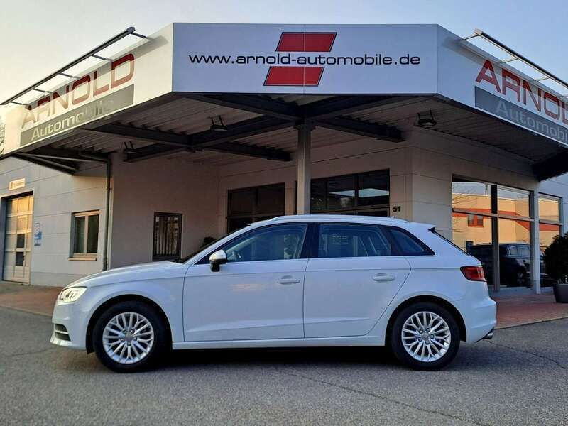 Weiß Gebraucht 2014 Audi A3 Sportback Ambiente Kombi | 14.600 € (Fairer Preis) - Bild 1/4