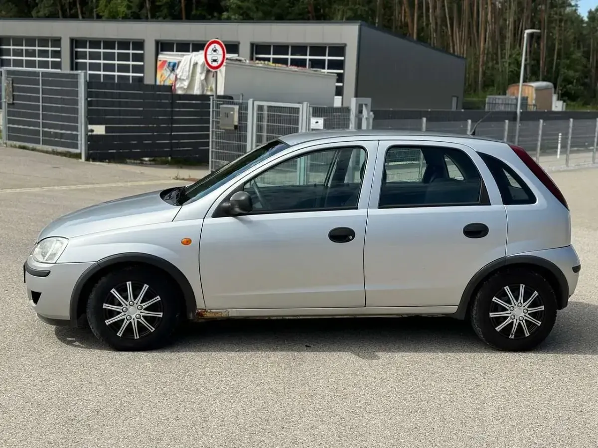 Second-hand Opel Corsa 80 CP (58 kW) 2004 Argintiu Hatchback