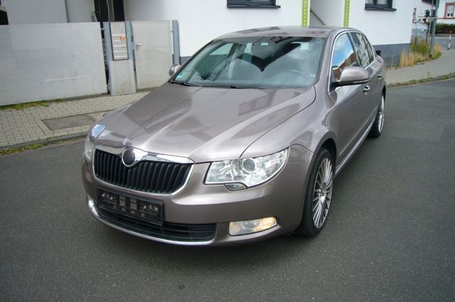 Beige Gebraucht 2011 Skoda Superb Limousine | 8.950 € (Superpreis) - Bild 1/4