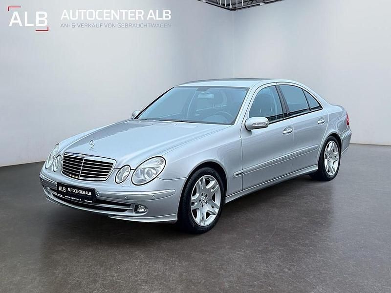 Silber Gebraucht 2005 Mercedes E350 Limousine | 12.990 € - Bild 1/4