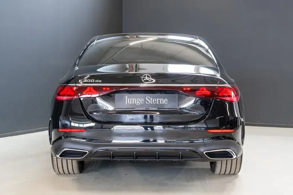 Gebraucht Mercedes E300 AMG 313 PS (230 kW) 2024 Obsidianschwarz metallic Limousine