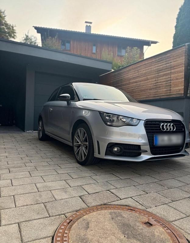 Silber Gebraucht 2015 Audi A1 S-Line Kleinwagen | 7.250 € - Bild 1/4