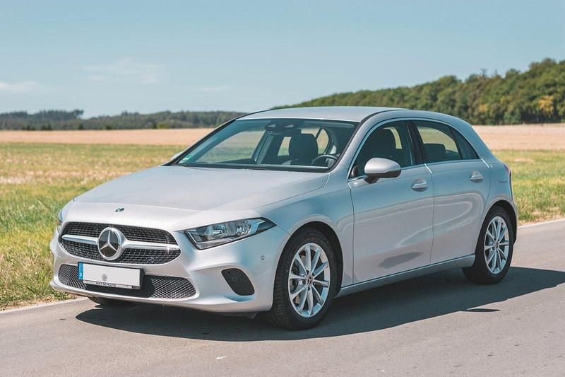 Silber Gebraucht 2018 Mercedes A200 Progressive Limousine | 20.500 € (Superpreis) - Bild 1/4
