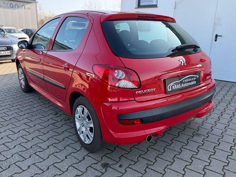 Gebraucht Peugeot 206+ Basis 75 PS (55 kW) 2009 Rot Kleinwagen