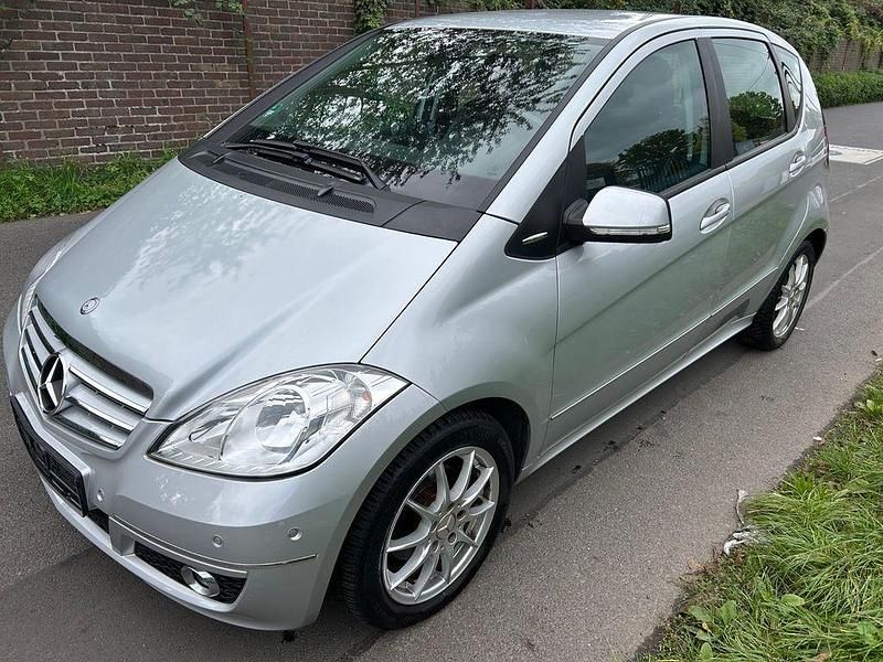 Silber Gebraucht 2010 Mercedes A160 Limousine | 4.999 € (Superpreis) - Bild 1/4