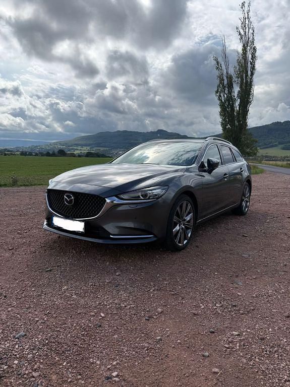 Grau Gebraucht 2019 Mazda 6 Sports-Line Limousine | 20.899 € (Etwas zu teuer) - Bild 1/4
