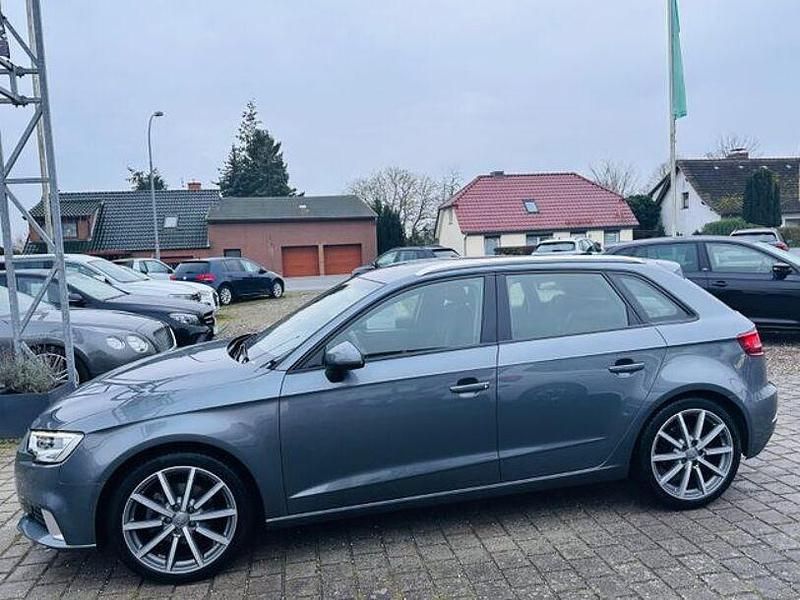 Gebraucht Audi A3 Sport 116 PS (85 kW) 2018 Grau Limousine