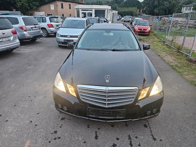 Schwarz Gebraucht 2011 Mercedes E200 Kombi | 5.999 € (Superpreis) - Bild 1/4