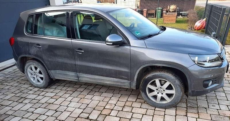 Gebraucht VW Tiguan Trendline 122 PS (89 kW) 2012 Grau SUV