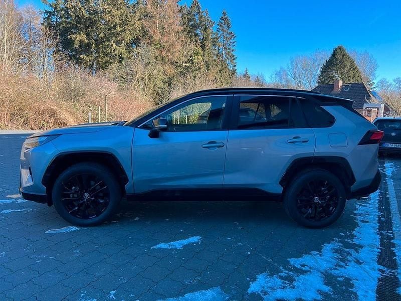 Gebraucht Toyota RAV4 Hybrid Style 218 PS (160 kW) 2025 Zirconsilber met. 1d6 / schwar SUV