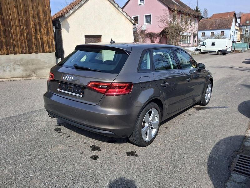 Gebraucht Audi A3 Attraction 150 PS (110 kW) 2015 Grau Kombi
