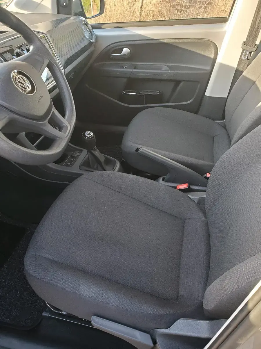 Second-hand VW up! 60 CP (44 kW) 2019 Argintiu Hatchback