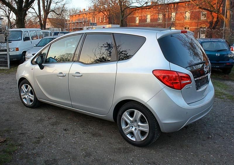 Gebraucht Opel Meriva Edition 101 PS (74 kW) 2010 Silber Van / Kleinbus