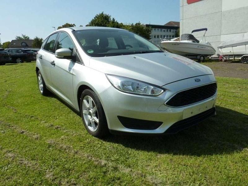 Moondunst silber Gebraucht 2018 Ford Focus Kleinwagen | 10.300 € (Guter Preis) - Bild 1/4
