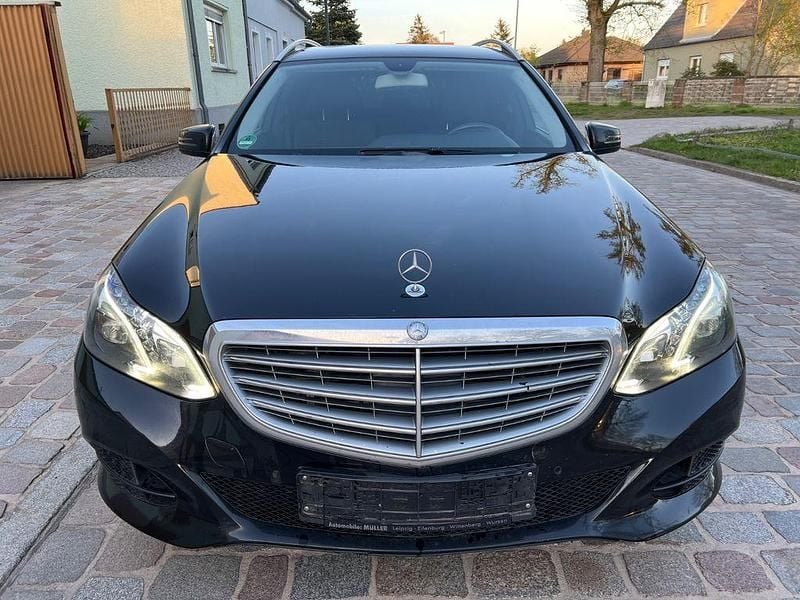 Second-hand Mercedes E250 204 CP (150 kW) 2014 Negru Berlinǎ