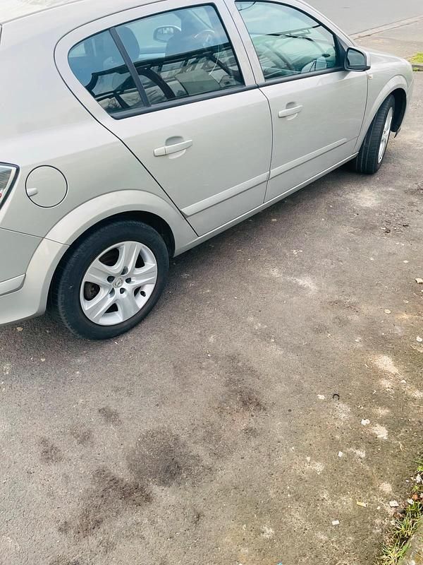 Gebraucht Opel Astra 105 PS (77 kW) 2008 Silber Limousine