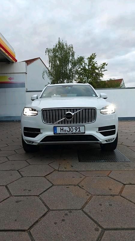 Weiß Gebraucht 2015 Volvo XC90 Inscription SUV | 22.900 € (Fairer Preis) - Bild 1/4