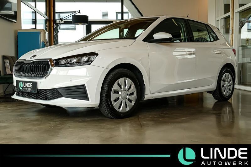 Weiß Gebraucht 2022 Skoda Fabia Ambition Limousine | 13.990 € (Guter Preis) - Bild 1/4