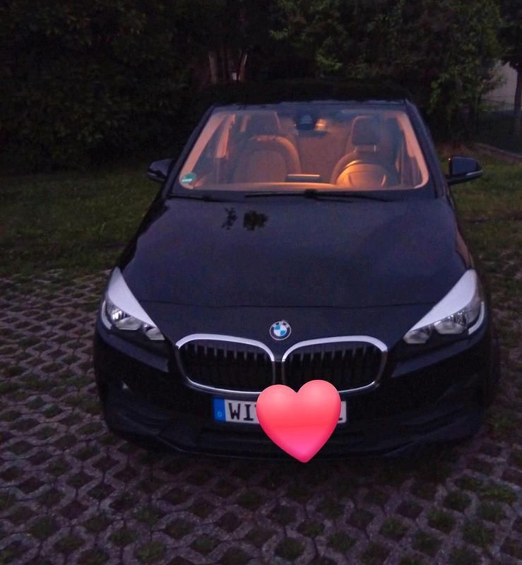 Schwarz Gebraucht 2018 BMW 218 Active Tourer Van / Kleinbus | 12.700 € (Superpreis) - Bild 1/4