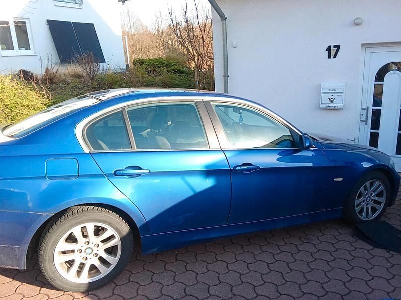 Gebraucht BMW 325 218 PS (160 kW) 2008 Blau Limousine