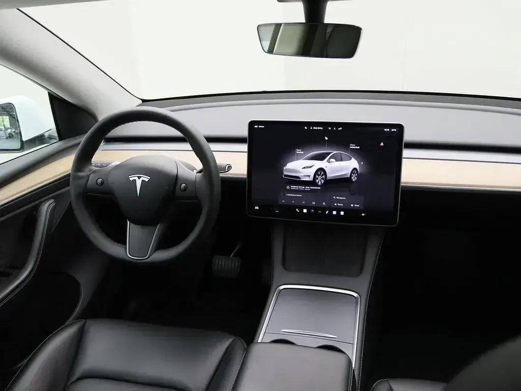 Gebraucht Tesla Model Y Standard Range 250 kW (341 PS) 2022 Weiß SUV