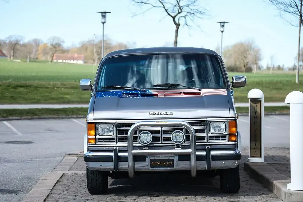 Używany Dodge Ram 171 KM (125 kW) 1989 Szary Pickup