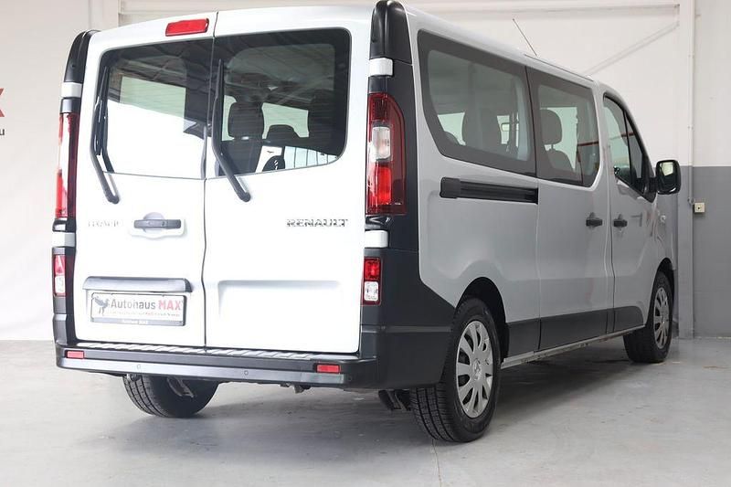 Gebraucht Renault Trafic Expression 125 PS (91 kW) 2018 Platingrau Van / Kleinbus