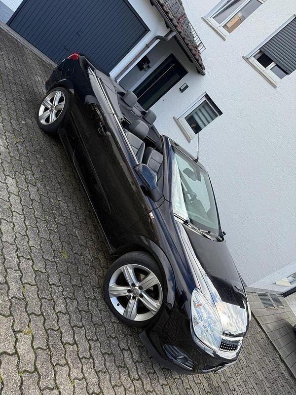 Schwarz Gebraucht 2010 Opel Astra Cabriolet Cabrio | 4.490 € (Fairer Preis) - Bild 1/4