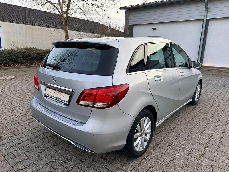 Gebraucht Mercedes B180 122 PS (89 kW) 2015 Silber Van / Kleinbus