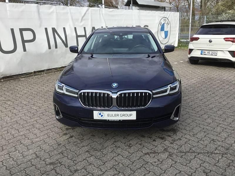 Gebraucht BMW 545e 286 PS (210 kW) 2023 Blau Limousine
