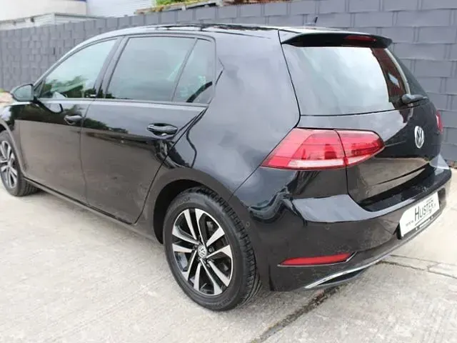 Gebraucht VW Golf VII IQ Drive 150 PS (110 kW) 2019 Deep black perleffekt 7444 (metallic) Limousine
