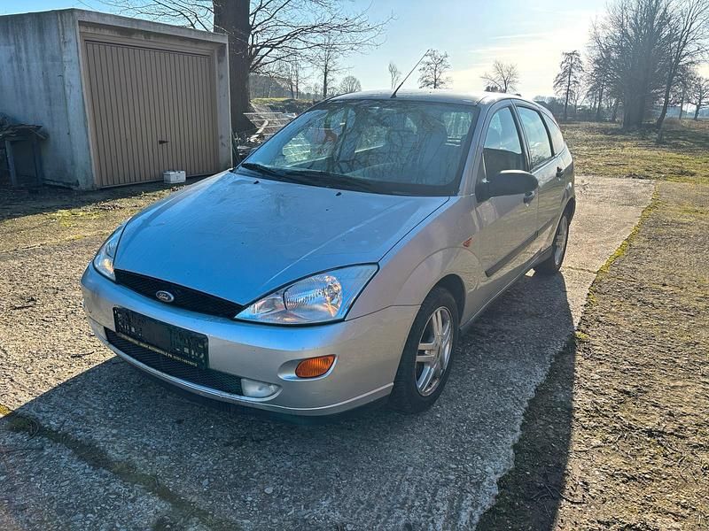Gebraucht Ford Focus 75 PS (55 kW) 2000 Silber Limousine