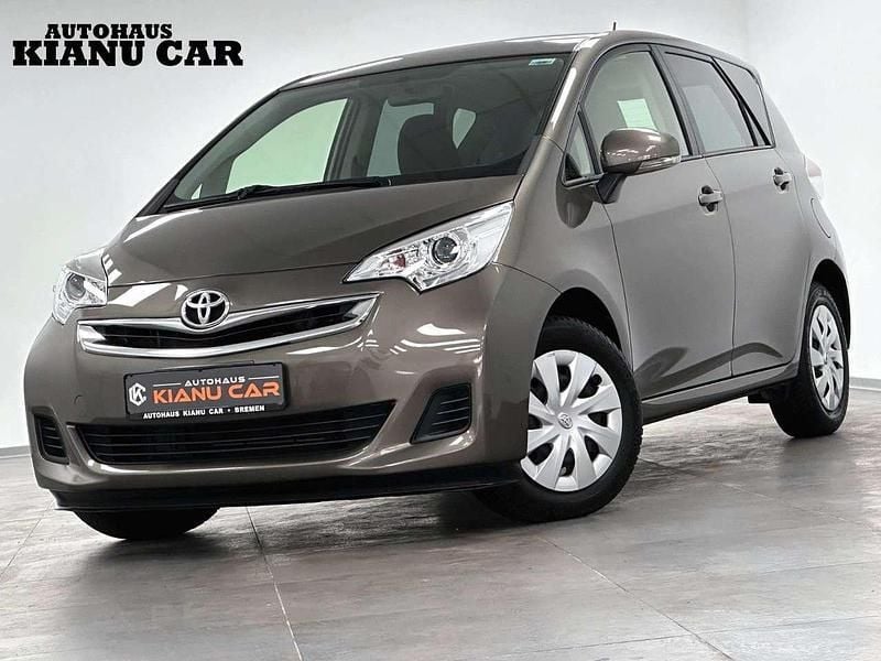 Greyish brown mica metallic Gebraucht 2015 Toyota Verso-S Life Van / Kleinbus | 9.750 € (Fairer Preis) - Bild 1/4