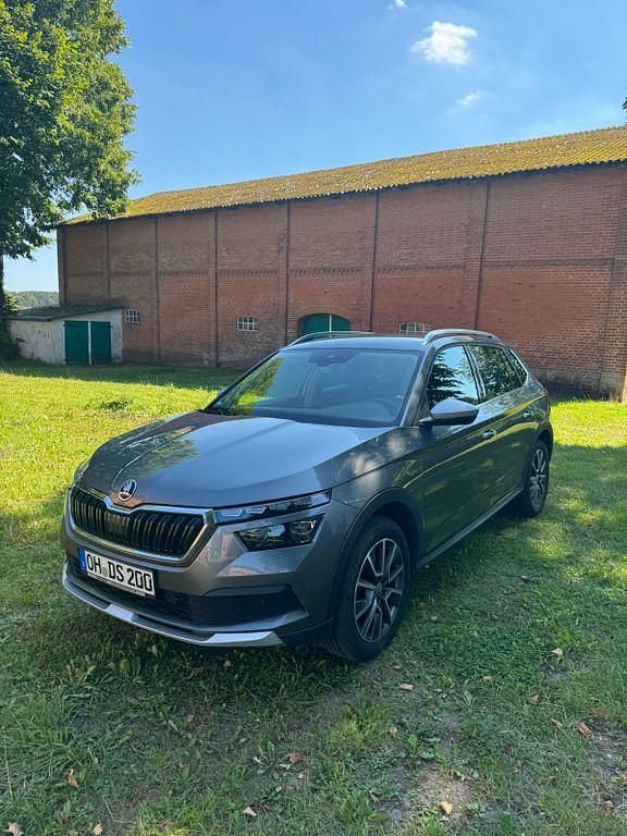 Grau Gebraucht 2022 Skoda Kamiq ScoutLine SUV | 17.700 € (Fairer Preis) - Bild 1/4