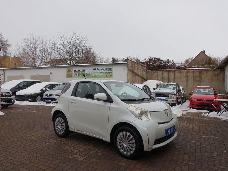 Weiß Gebraucht 2010 Toyota iQ Basis Kleinwagen | 3.650 € (Guter Preis) - Bild 1/4