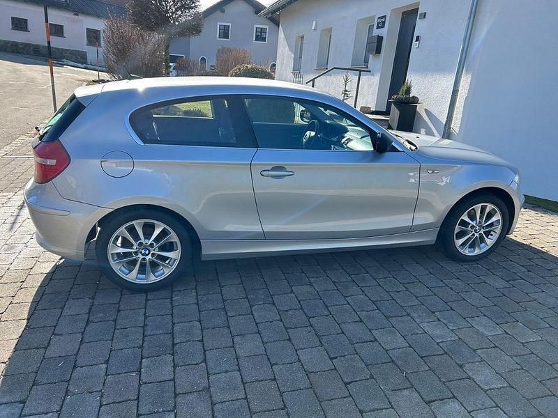 Gebraucht BMW 116 Advantage 116 PS (85 kW) 2010 Silber Kleinwagen