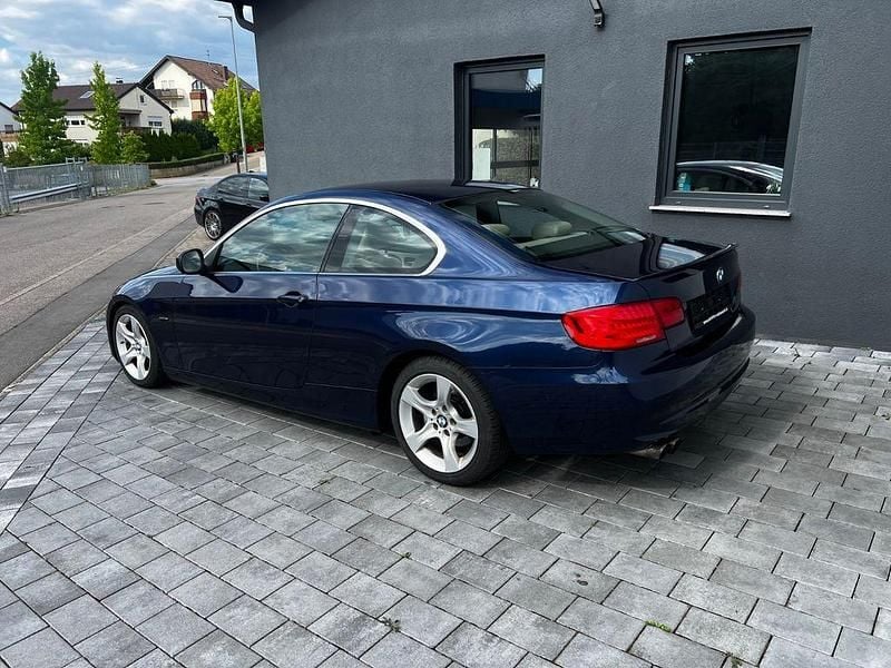 Gebraucht BMW 325 Sport Line 218 PS (160 kW) 2012 Blau Coupé