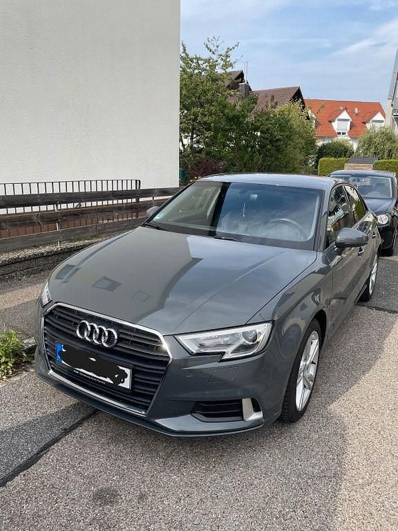 Grau Gebraucht 2018 Audi A3 Limousine | 14.900 € (Guter Preis) - Bild 1/4