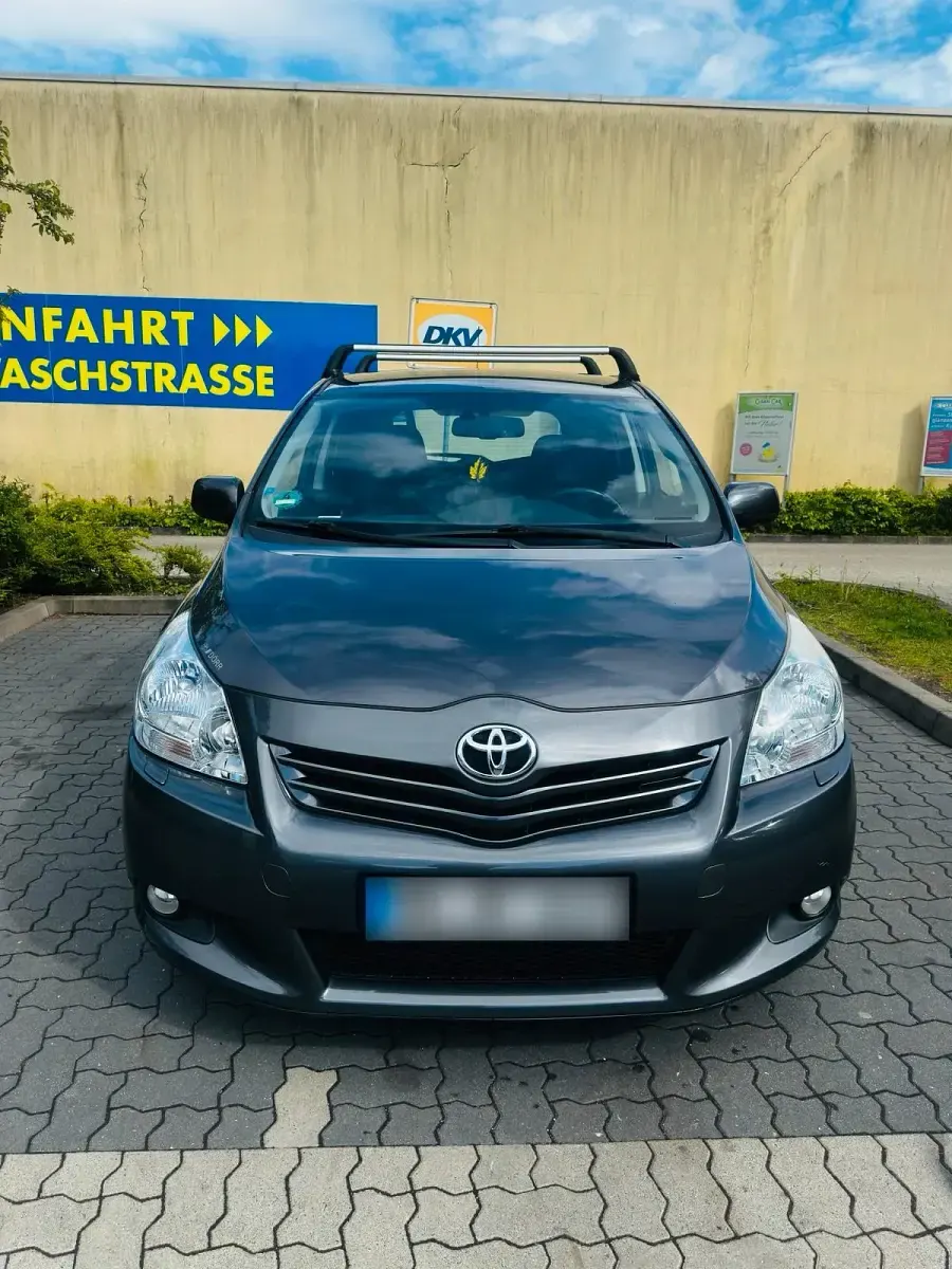 Gebraucht Toyota Verso 150 PS (110 kW) 2009 Grau Van / Kleinbus