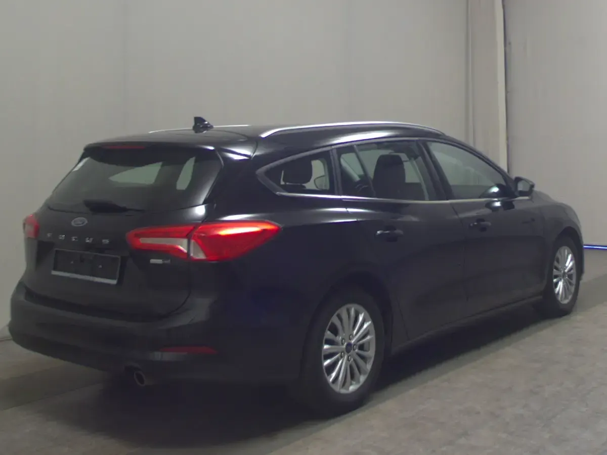 Używany Ford Focus Titanium 125 KM (91 kW) 2021 Czarny Sedan/Limuzyna