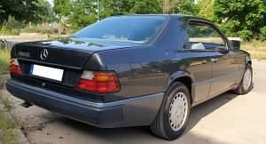 Gebraucht Mercedes E300 180 PS (132 kW) 1989 Schwarz Coupé