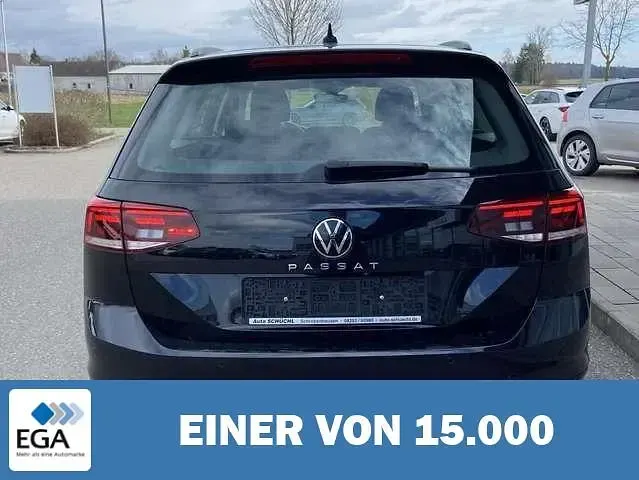 Gebraucht VW Passat 150 PS (110 kW) 2022 Schwarz metallic Kombi