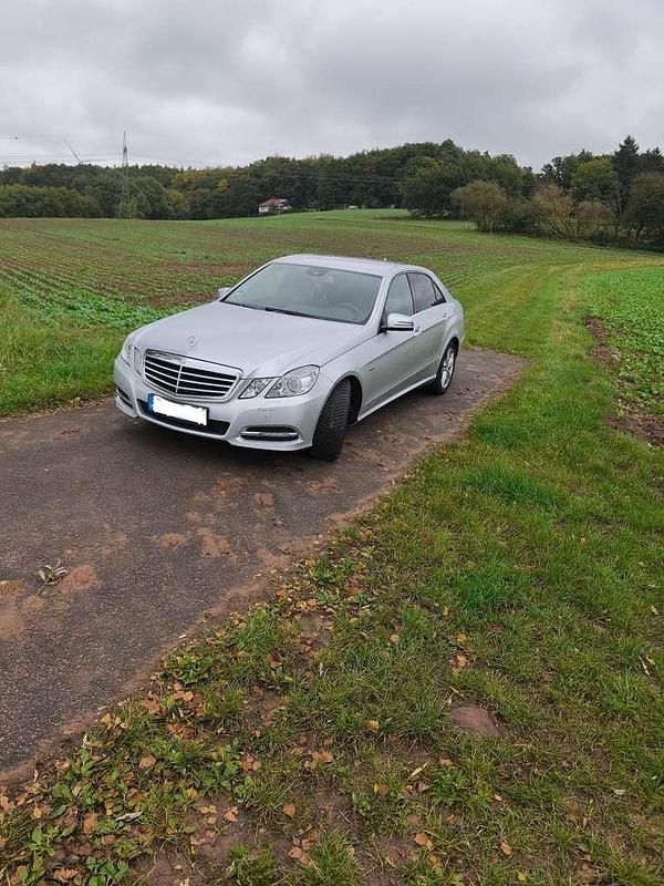 Gebraucht Mercedes E220 Avantgarde 170 PS (125 kW) 2011 Grau Limousine
